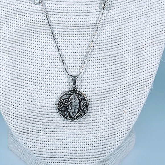 Alex and Ani Silver Pull Chain Necklace Rulers Of - Picture 7 of 9